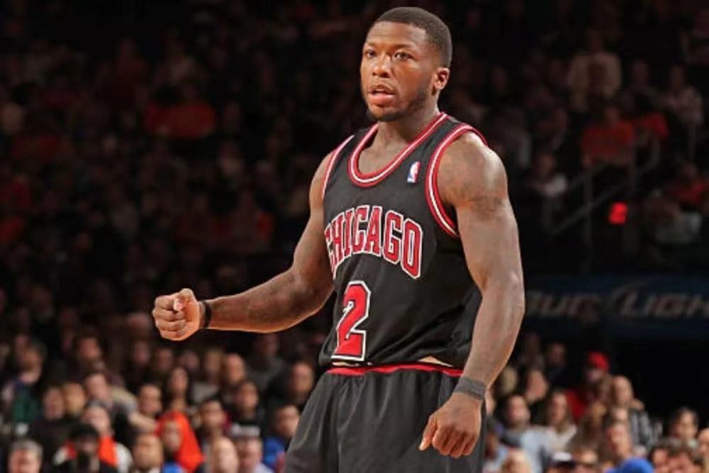 边线发球 边线发球